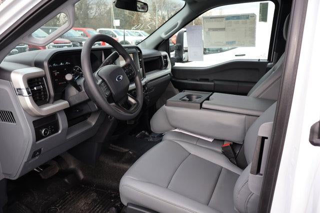 2025 Ford Super Duty F-550 DRW XL