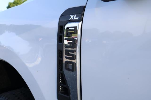 2026 Ford Super Duty F-350 SRW ® XL