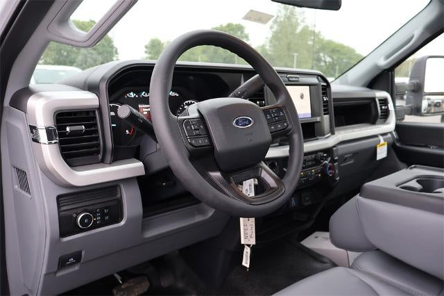 2025 Ford Super Duty F-550 DRW XL