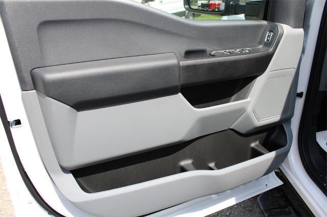 2025 Ford F-750SD Base