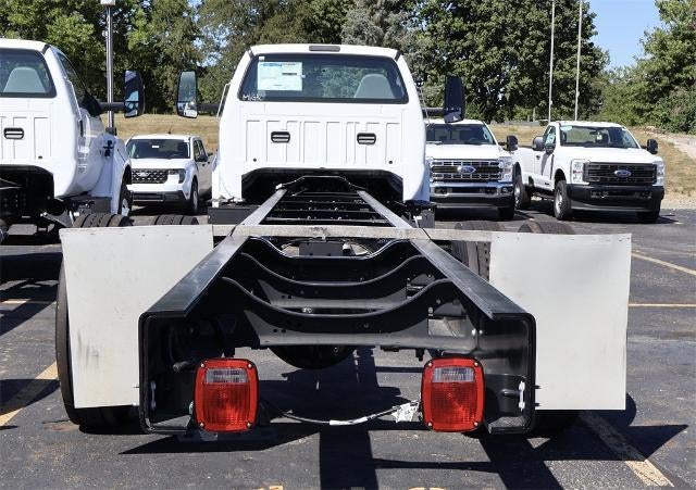 2025 Ford F-750SD Base