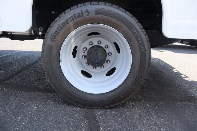 2024 Ford Super Duty F-550 DRW ® XL