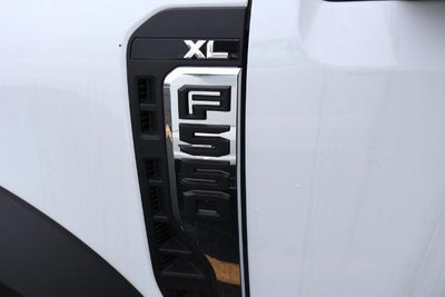 2025 Ford Super Duty F-550 DRW XL