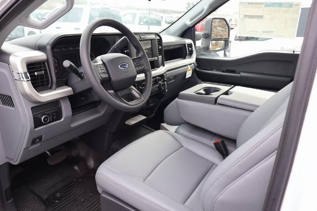 2025 Ford Super Duty F-550 DRW XL
