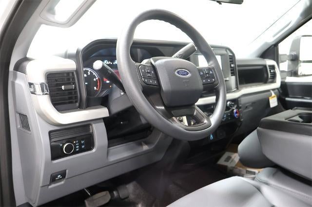 2025 Ford Super Duty F-550 DRW XL