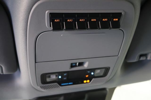 2027 Ford Super Duty F-250 SRW XLT w/BLK Appearance PKG