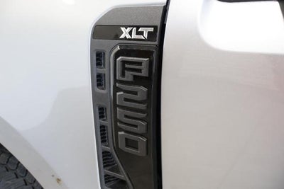2027 Ford Super Duty F-250 SRW XLT w/BLK Appearance PKG