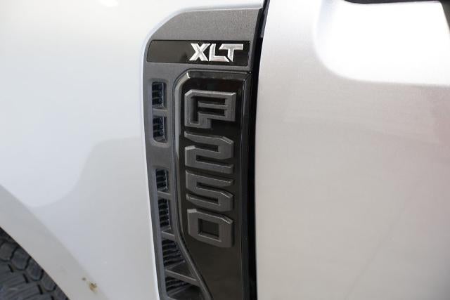 2027 Ford Super Duty F-250 SRW XLT w/BLK Appearance PKG
