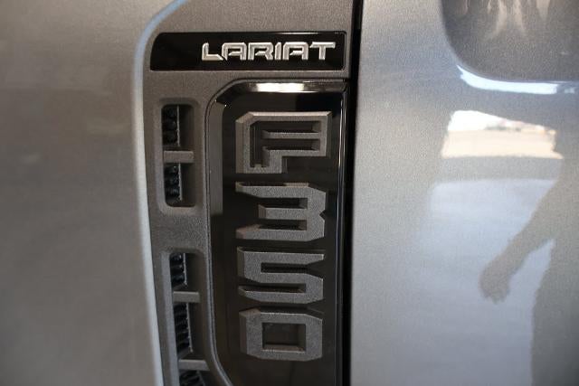 2027 Ford Super Duty F-350 SRW Lariat