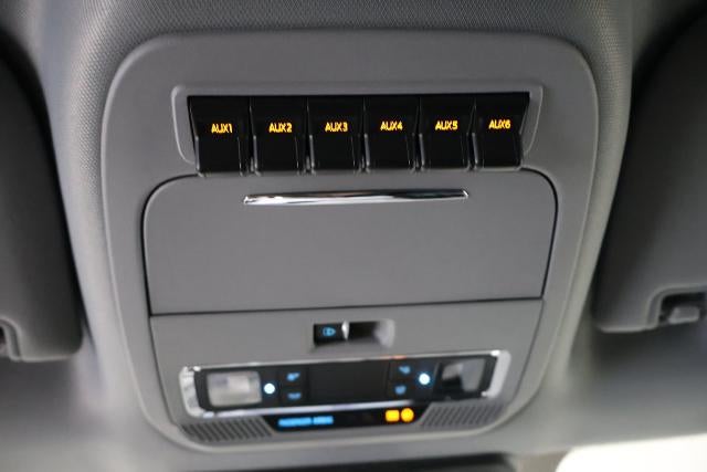 2027 Ford Super Duty F-350 SRW Lariat