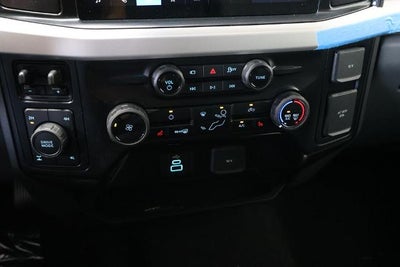 2027 Ford Super Duty F-350 SRW XLT w/BLK Appearance PKG