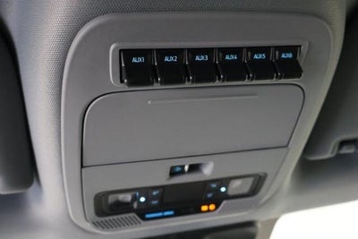 2027 Ford Super Duty F-350 SRW XLT w/BLK Appearance PKG