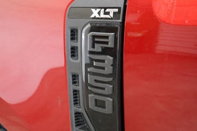 2027 Ford Super Duty F-350 SRW XLT w/BLK Appearance PKG
