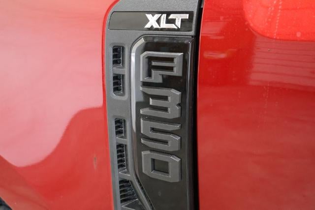 2027 Ford Super Duty F-350 SRW XLT w/BLK Appearance PKG