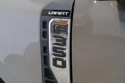 2027 Ford Super Duty F-350 SRW Lariat