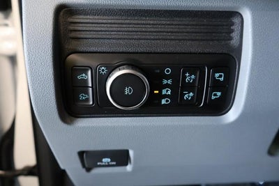 2027 Ford Super Duty F-350 SRW XLT