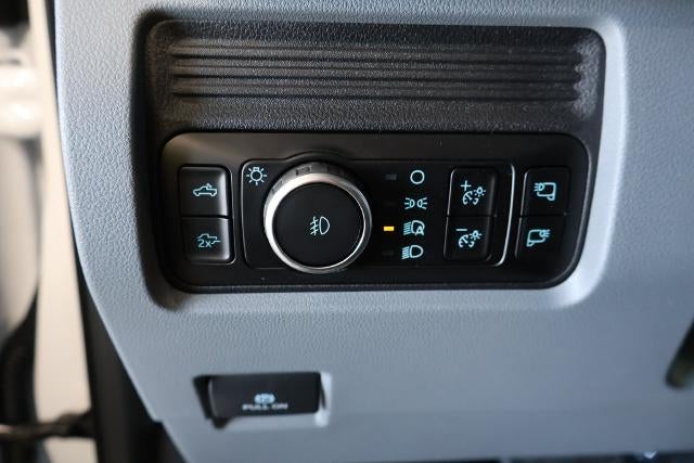 2027 Ford Super Duty F-350 SRW XLT