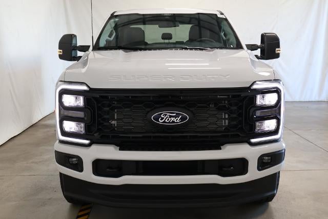 2027 Ford Super Duty F-350 SRW XLT