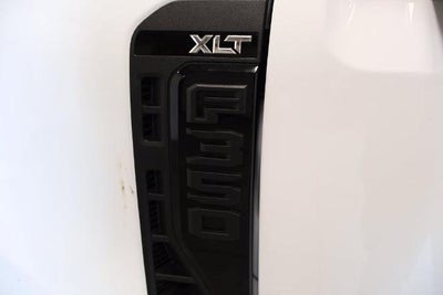 2027 Ford Super Duty F-350 SRW XLT