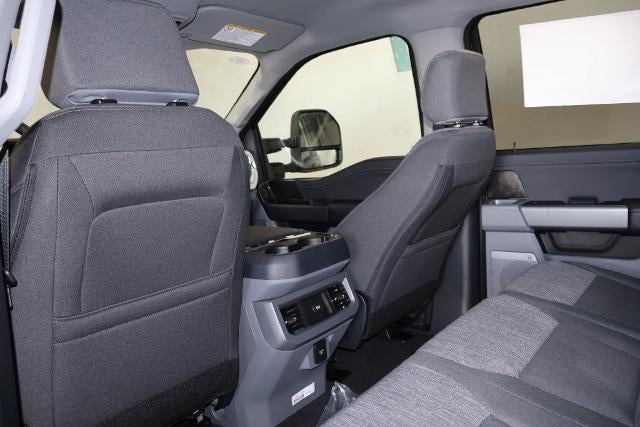 2027 Ford Super Duty F-350 SRW XLT