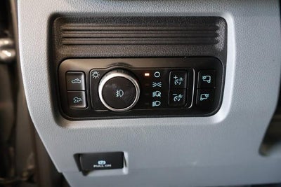 2027 Ford Super Duty F-350 SRW XLT