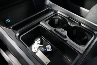 2027 Ford Super Duty F-350 SRW XLT