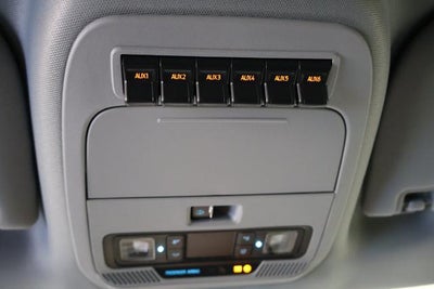 2027 Ford Super Duty F-350 SRW XLT