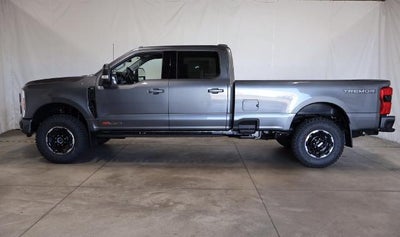 2027 Ford Super Duty F-350 SRW XLT