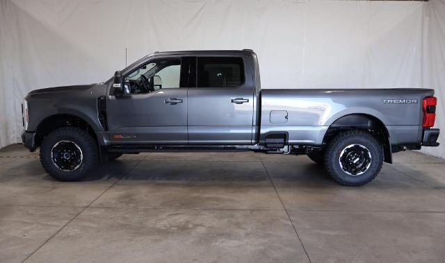 2027 Ford Super Duty F-350 SRW XLT