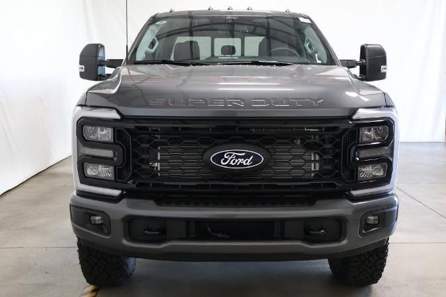 2027 Ford Super Duty F-350 SRW XLT