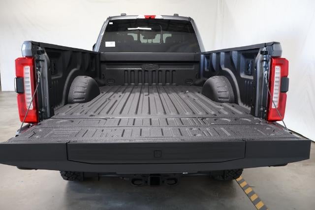 2027 Ford Super Duty F-350 SRW XLT