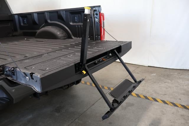 2027 Ford Super Duty F-350 SRW XLT