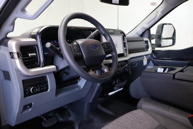 2027 Ford Super Duty F-350 SRW XLT