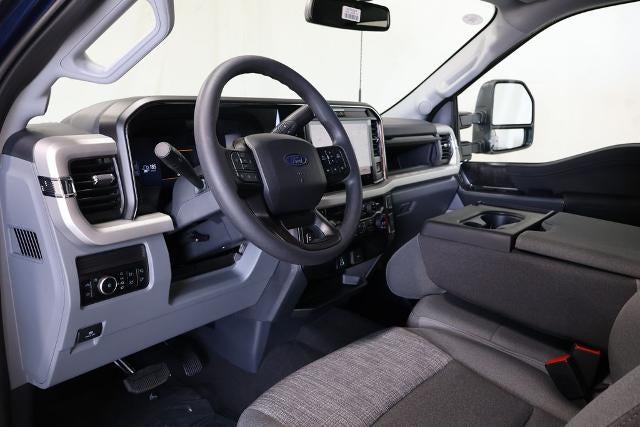 2027 Ford Super Duty F-350 SRW XLT