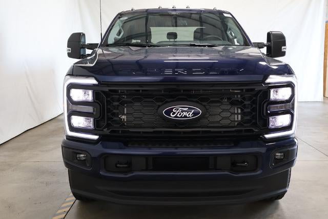 2027 Ford Super Duty F-350 SRW XLT
