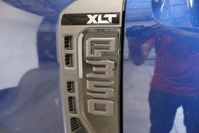 2027 Ford Super Duty F-350 SRW XLT