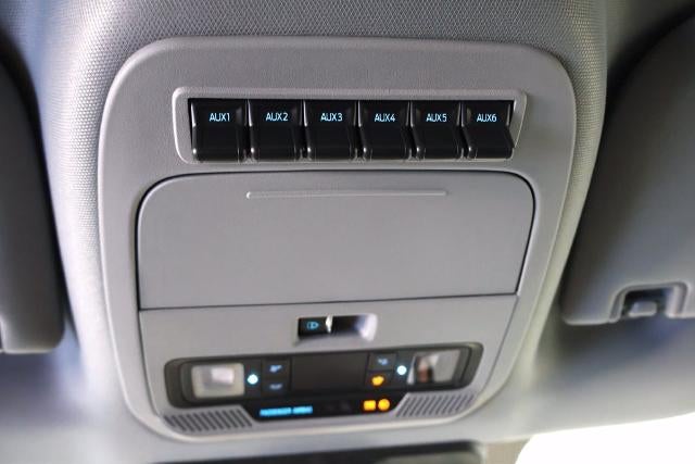 2027 Ford Super Duty F-350 SRW XL