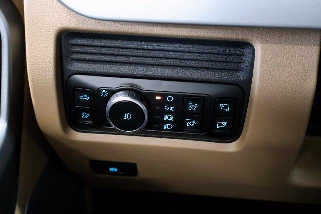 2027 Ford Super Duty F-350 SRW XLT