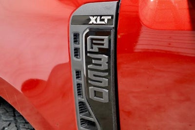 2027 Ford Super Duty F-350 SRW XLT