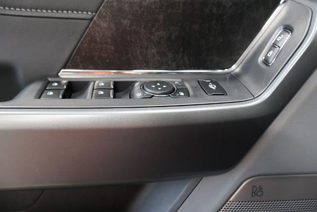 2027 Ford Super Duty F-350 SRW XLT