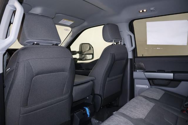 2027 Ford Super Duty F-350 SRW XLT
