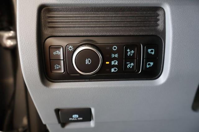 2027 Ford Super Duty F-350 SRW XLT
