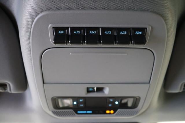 2027 Ford Super Duty F-350 SRW XLT