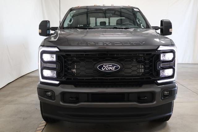 2027 Ford Super Duty F-350 SRW XLT