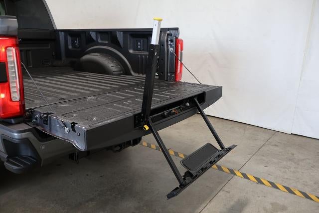 2027 Ford Super Duty F-350 SRW XLT