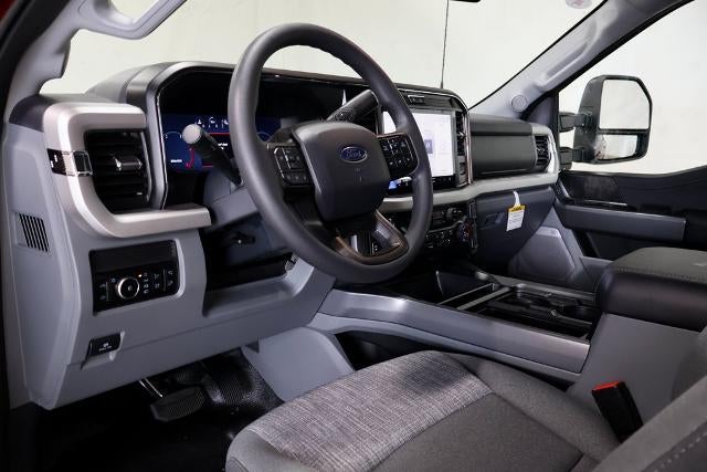 2027 Ford Super Duty F-350 SRW XLT