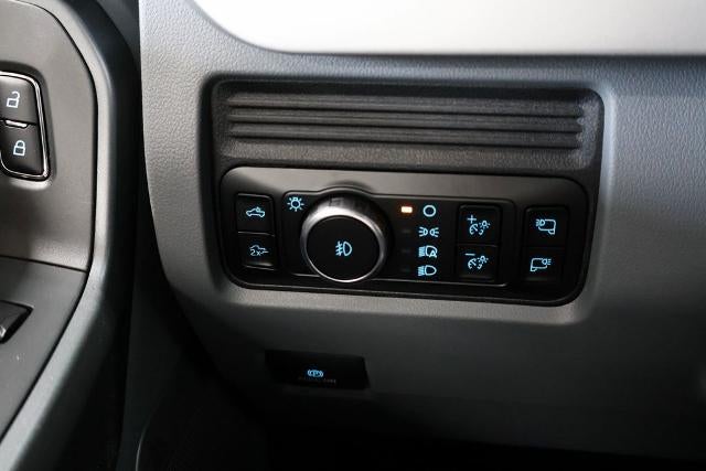 2027 Ford Super Duty F-350 SRW XLT