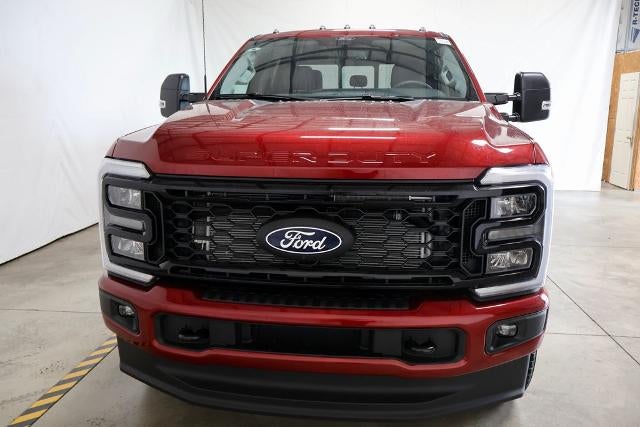 2027 Ford Super Duty F-350 SRW XLT