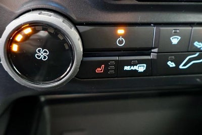 2027 Ford Super Duty F-350 SRW XLT