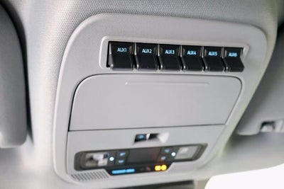 2027 Ford Super Duty F-350 SRW XLT